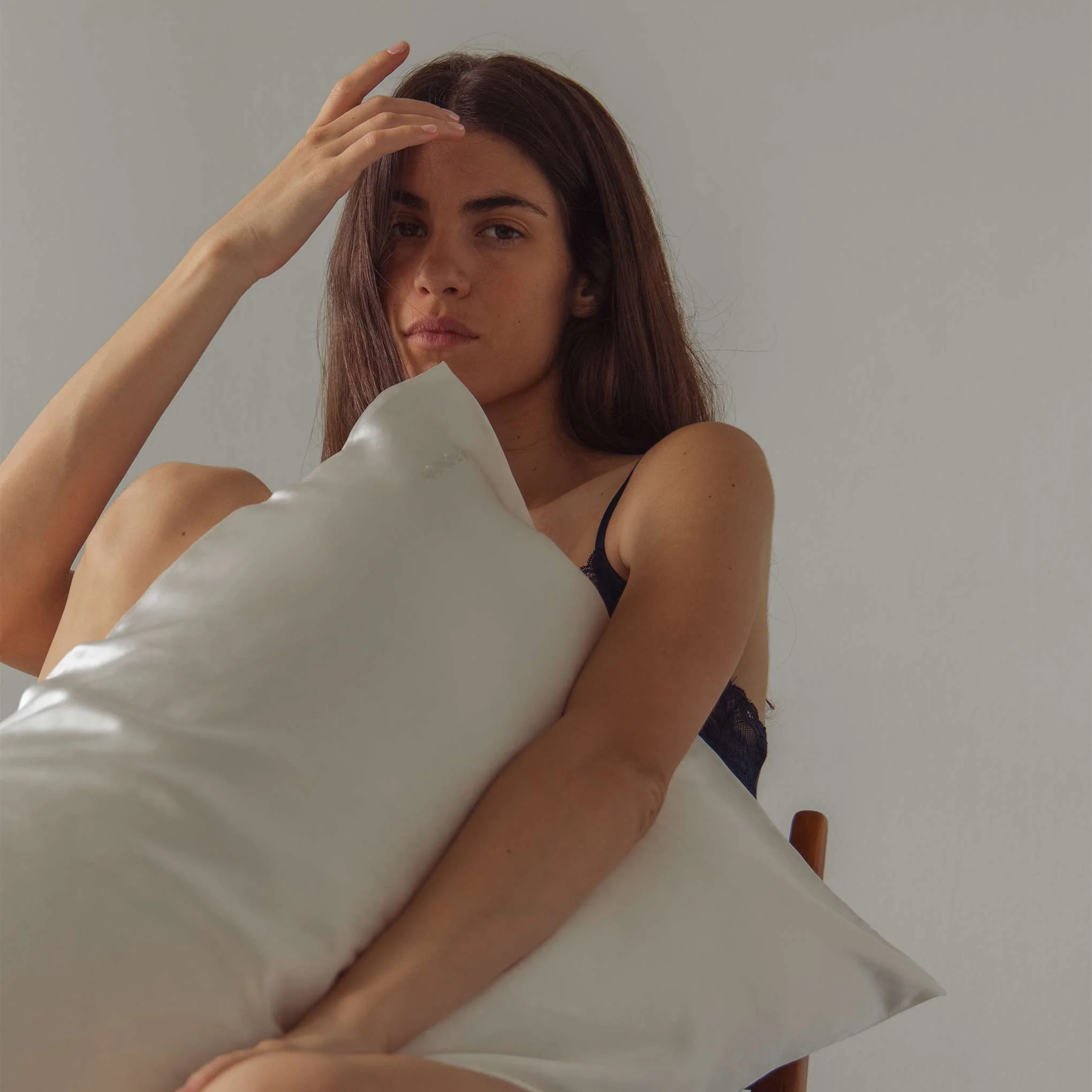 Akoya Pearl Silk Pillowcase - Image 2